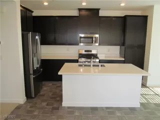 Photo #5: 2402791 Listing 