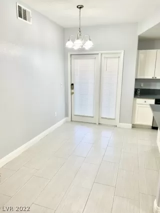 Photo #6: 2402793 Listing