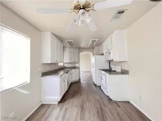 Photo #5: 2402825 Listing 