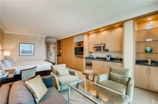 Photo #3: 2402856 Listing