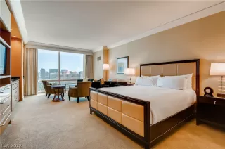 Photo #4: 2402856 Listing