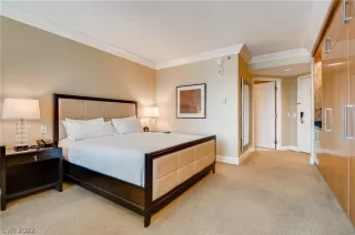 Photo #5: 2402856 Listing