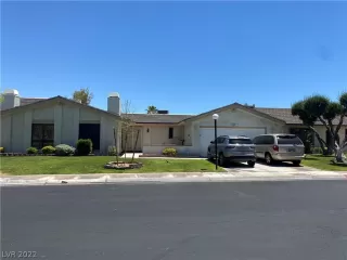 Photo #3: 2402863 Listing 