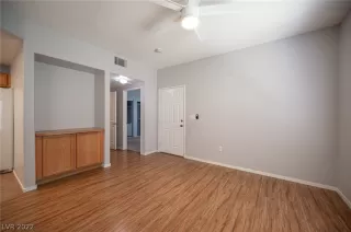 Photo #4: 2402880 Listing