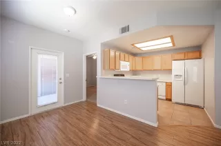 Photo #5: 2402880 Listing