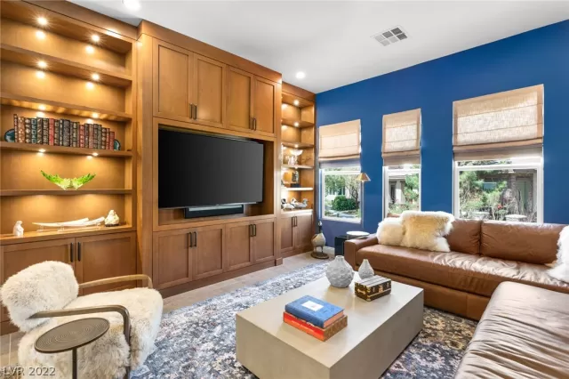 MLS: 2402932 Condo For Sale