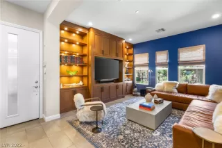 Photo #1: 2402932 Listing