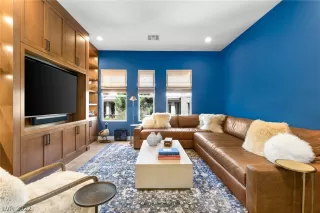 Photo #2: 2402932 Listing