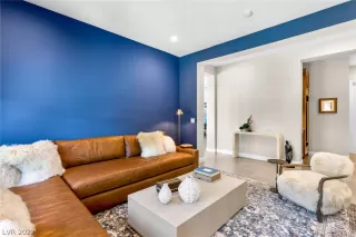 Photo #3: 2402932 Listing