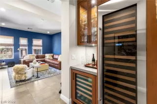 Photo #4: 2402932 Listing