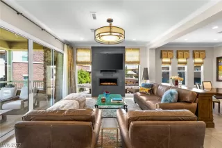 Photo #6: 2402932 Listing