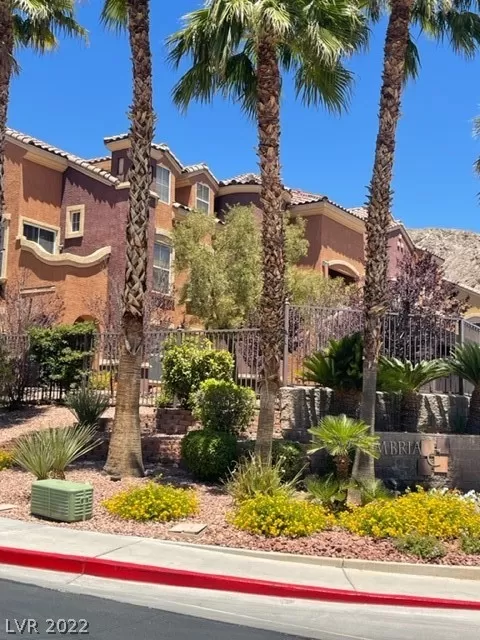 MLS: 2402967 Condo For Sale