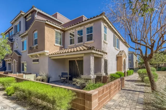 MLS: 2402978 Condo For Sale