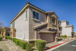 Photo #1: 2402978 Listing