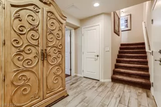 Photo #3: 2402978 Listing