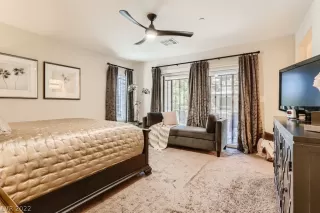 Photo #4: 2402978 Listing