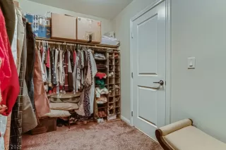 Photo #6: 2402978 Listing