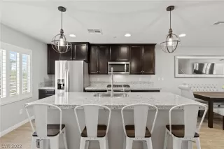 Photo #2: 2402982 Listing