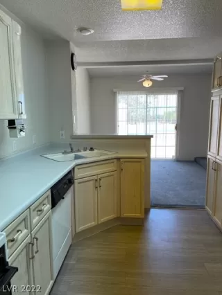 Photo #5: 2402983 Listing 