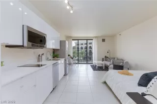 Photo #1: 2402995 Listing