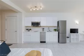 Photo #2: 2402995 Listing