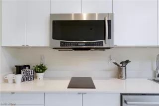 Photo #3: 2402995 Listing