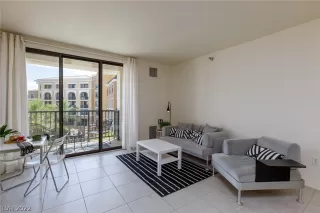 Photo #6: 2402995 Listing