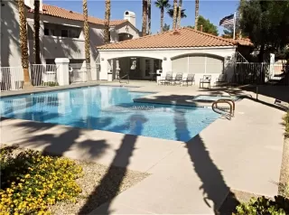 Photo #3: 2403025 Listing 