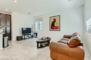 Photo #6: 2403038 Listing