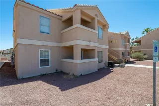 Photo #4: 2403041 Listing 