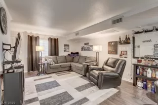 Photo #3: 2403046 Listing