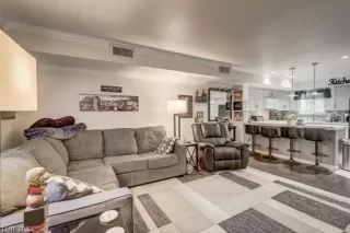 Photo #4: 2403046 Listing