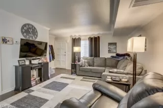 Photo #5: 2403046 Listing