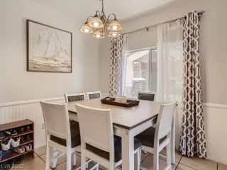 Photo #2: 2403058 Listing