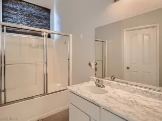 Photo #3: 2403058 Listing