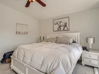 Photo #6: 2403058 Listing