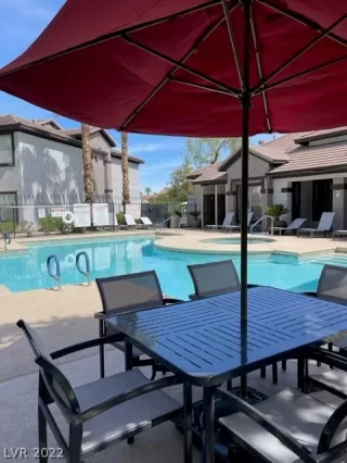 Photo #3: 2403131 Listing 