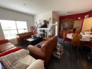 Photo #4: 2403131 Listing 