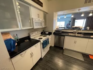 Photo #5: 2403131 Listing 