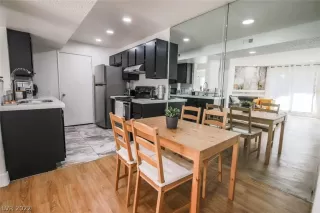 Photo #3: 2403135 Listing