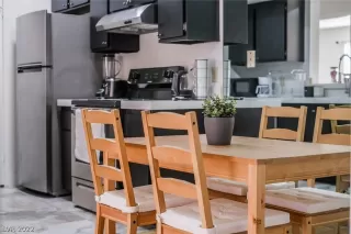 Photo #4: 2403135 Listing