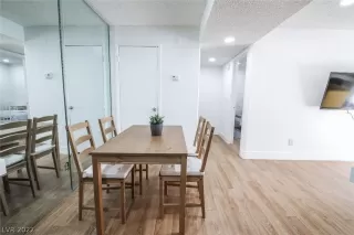 Photo #6: 2403135 Listing