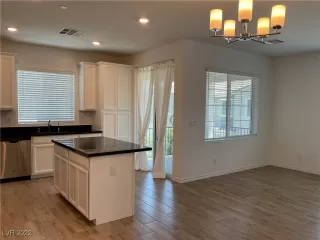 Photo #1: 2403156 Listing 