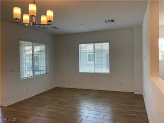 Photo #3: 2403156 Listing 
