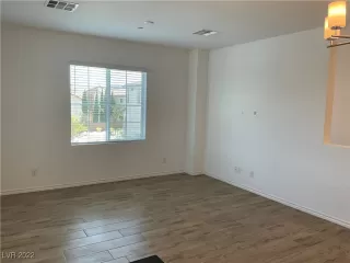 Photo #5: 2403156 Listing 