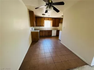 Photo #4: 2403166 Listing 