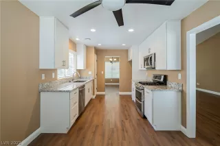 Photo #1: 2403169 Listing 