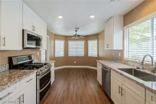 Photo #5: 2403169 Listing 