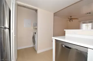 Photo #5: 2403206 Listing 