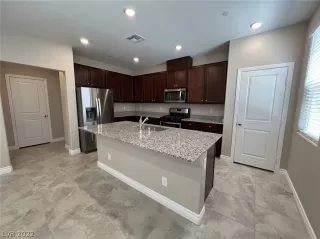 Photo #2: 2403212 Listing 